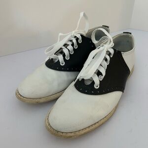 Vintage Kinney saddle shoes. Black.and white. Size 7.5. Nice shape!